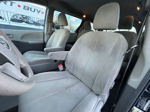 Used 2012 Toyota Sienna image 15