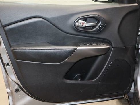 Used 2020 Jeep Cherokee Limited image 20