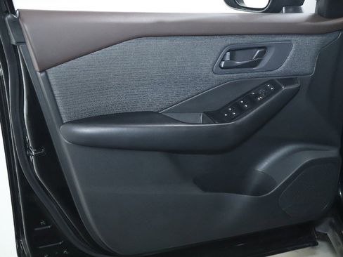 Used 2023 Nissan Rogue S image 15