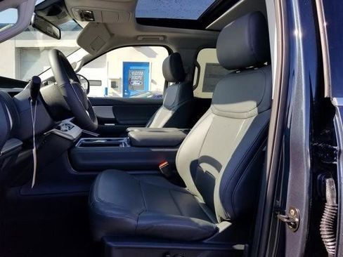 New 2026 Ford Expedition Active image 14