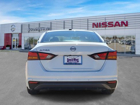 New 2026 Nissan Altima 2.5 SV image 7