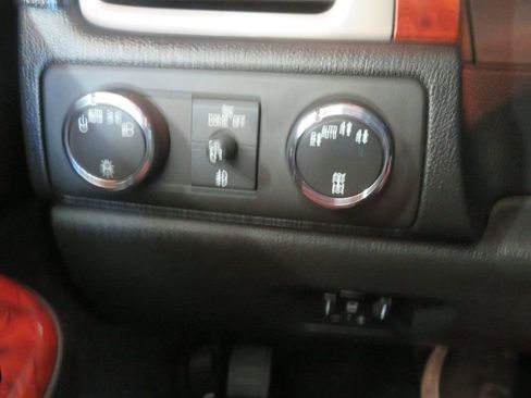 Used 2013 Chevrolet Avalanche LS image 42