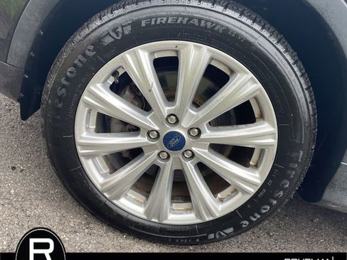 Used 2019 Ford Escape SEL image 9