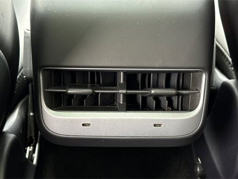 Used 2025 Tesla Model Y Long Range image 17