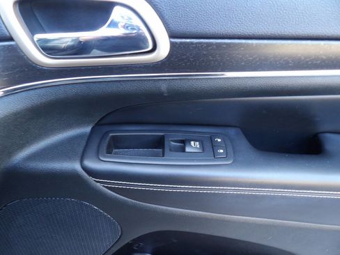 Used 2015 Jeep Grand Cherokee Limited image 29