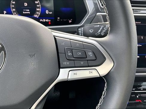 Used 2023 Volkswagen Tiguan SE image 13