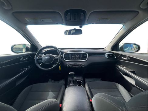 Used 2019 Kia Sorento LX image 6