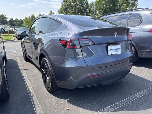 Used 2023 Tesla Model Y AWD image 17