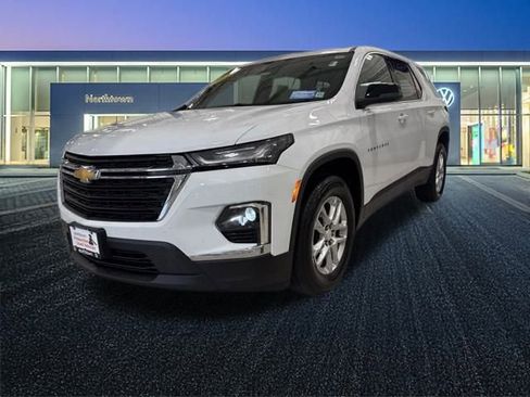 Used 2023 Chevrolet Traverse LS image 8