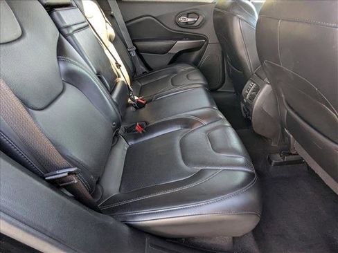 Used 2019 Jeep Cherokee Limited image 18