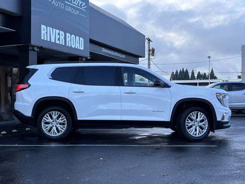 Used 2024 GMC Acadia Elevation image 5