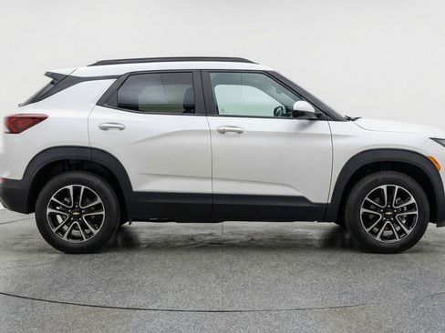 Used 2025 Chevrolet TrailBlazer LT AWD/4WD image 11