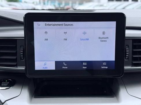 Used 2020 Ford Explorer XLT w/ Equipment Group 202A AWD/4WD image 41