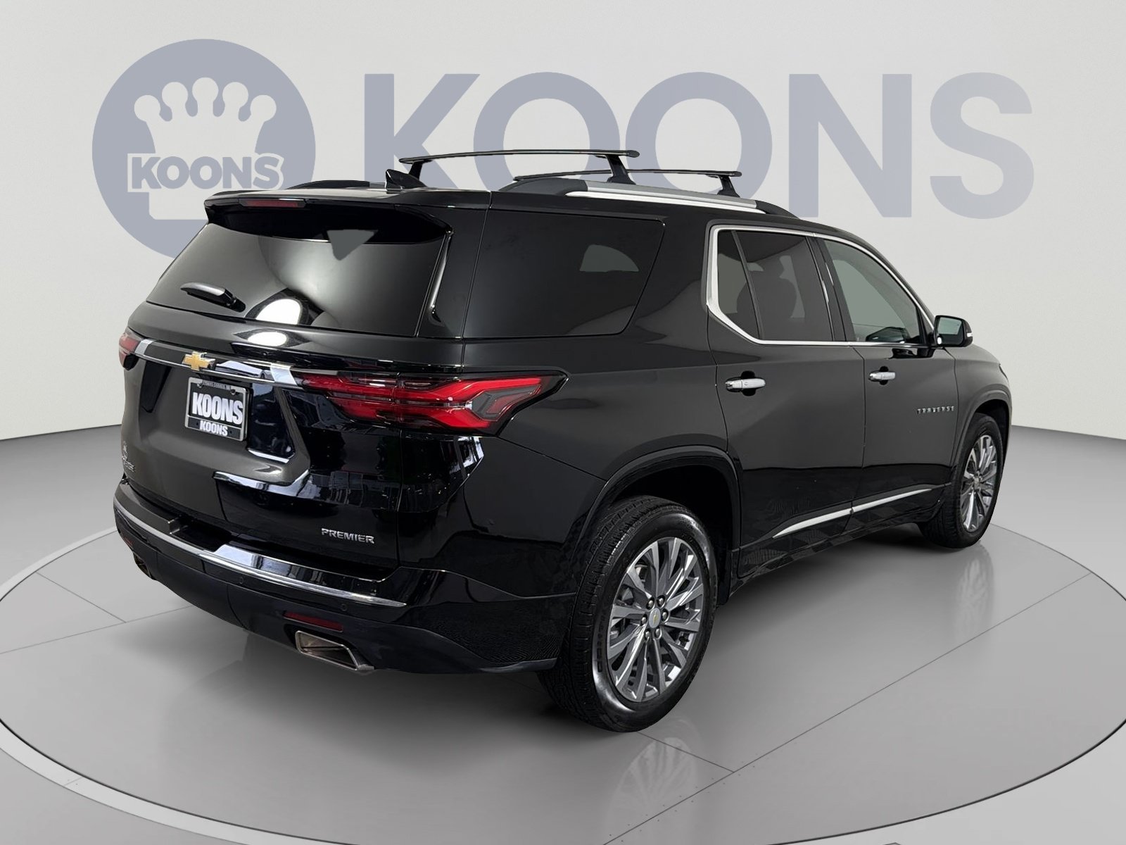 Used 2023 Chevrolet Traverse Premier FWD image 7