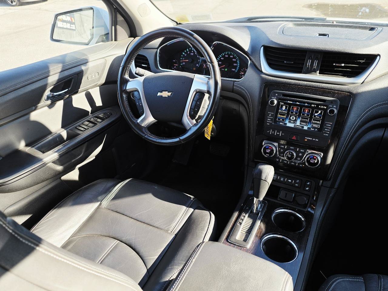 Used 2017 Chevrolet Traverse LT FWD image 23