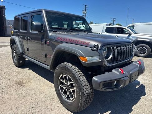 Used 2025 Jeep Wrangler Unlimited Rubicon AWD/4WD image 3