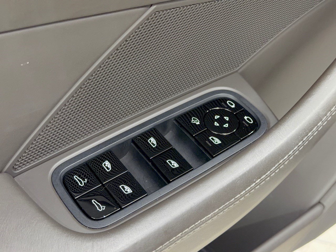Used 2020 Porsche Panamera 4S AWD/4WD image 15