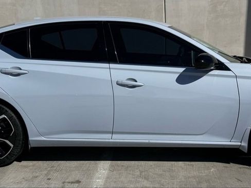 Used 2023 Nissan Altima 2.5 SR image 3