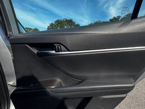 Used 2022 Toyota Camry SE image 15