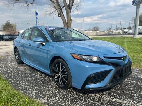 Used 2023 Toyota Camry SE FWD image 2