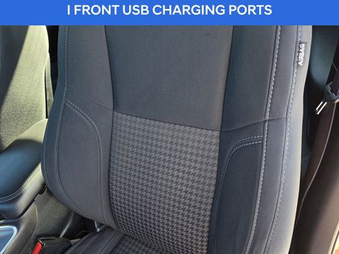 Used 2019 Dodge Challenger SXT image 13