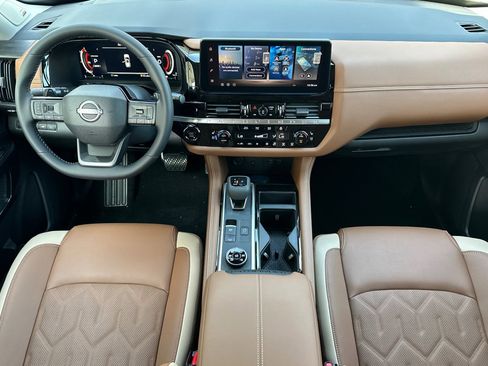 New 2026 Nissan Pathfinder Platinum image 13