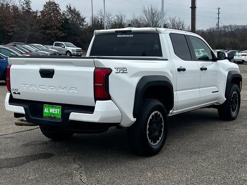 Used 2024 Toyota Tacoma TRD Off-Road image 5