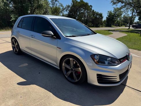 Used 2016 Volkswagen Golf 4-Door FWD image 16