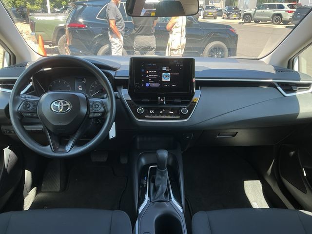 Used 2025 Toyota Corolla LE FWD image 21