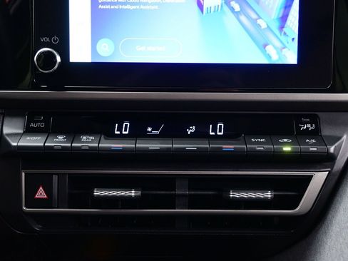 Used 2025 Toyota Camry LE FWD image 19