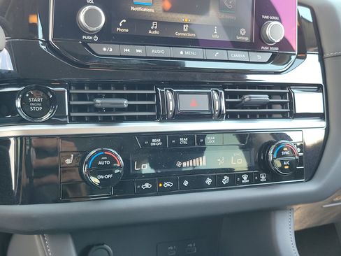 Used 2025 Nissan Pathfinder SV image 27