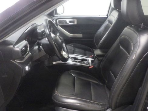 Used 2022 Ford Explorer XLT w/ Equipment Group 202A image 8
