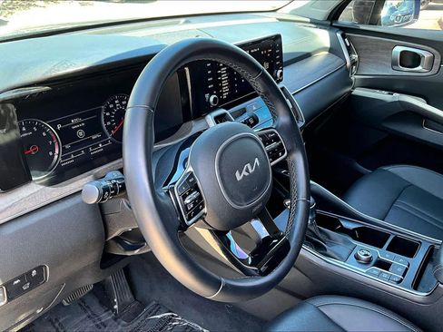 Used 2023 Kia Sorento EX w/ Panoramic Sunroof Package image 18