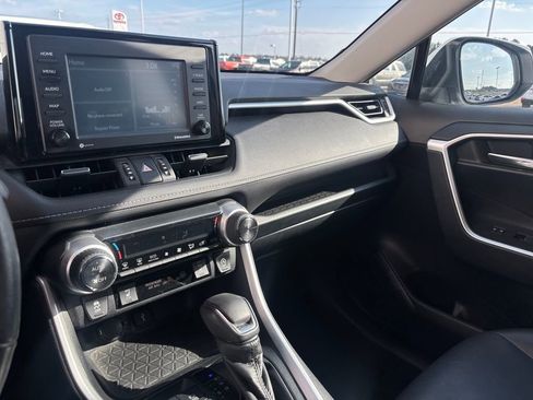 Used 2020 Toyota RAV4 XLE Premium image 15