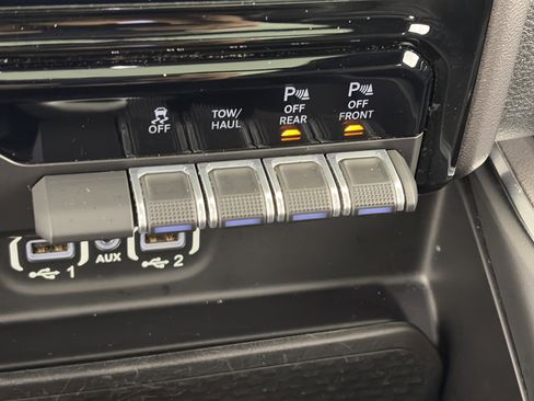 Used 2020 RAM 1500 Laramie w/ Sport Appearance Package AWD/4WD image 24