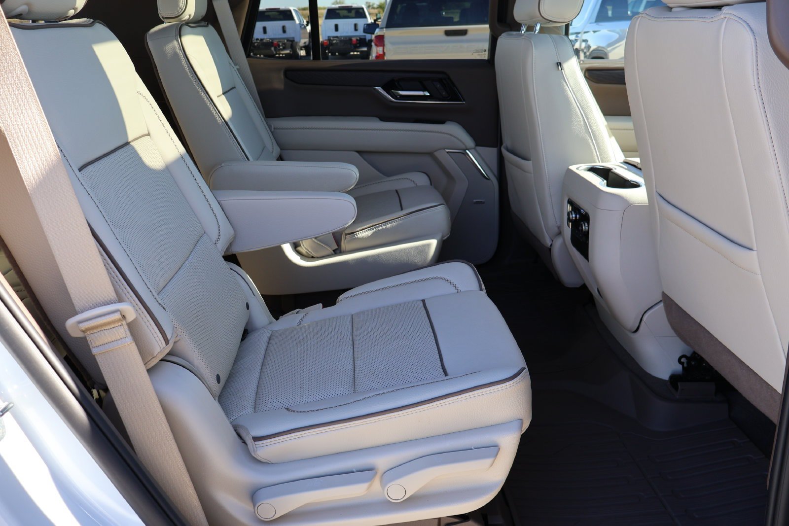 New 2026 GMC Yukon Denali w/ Sun & Power Step Package AWD/4WD image 16