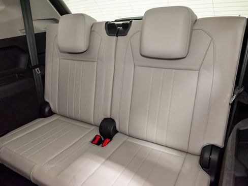 Used 2024 Volkswagen Tiguan SE FWD image 23
