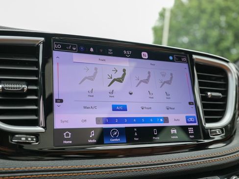 Used 2022 Chrysler Pacifica Pinnacle AWD/4WD image 16