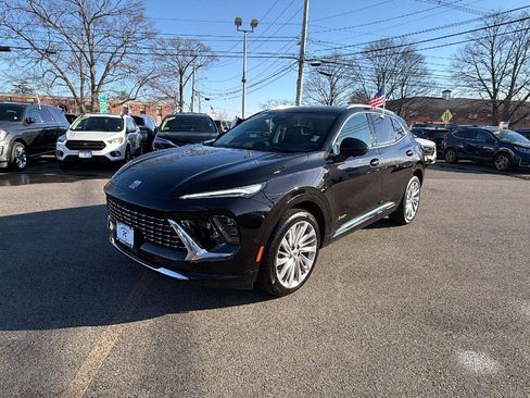 New 2025 Buick Envision Avenir image 3