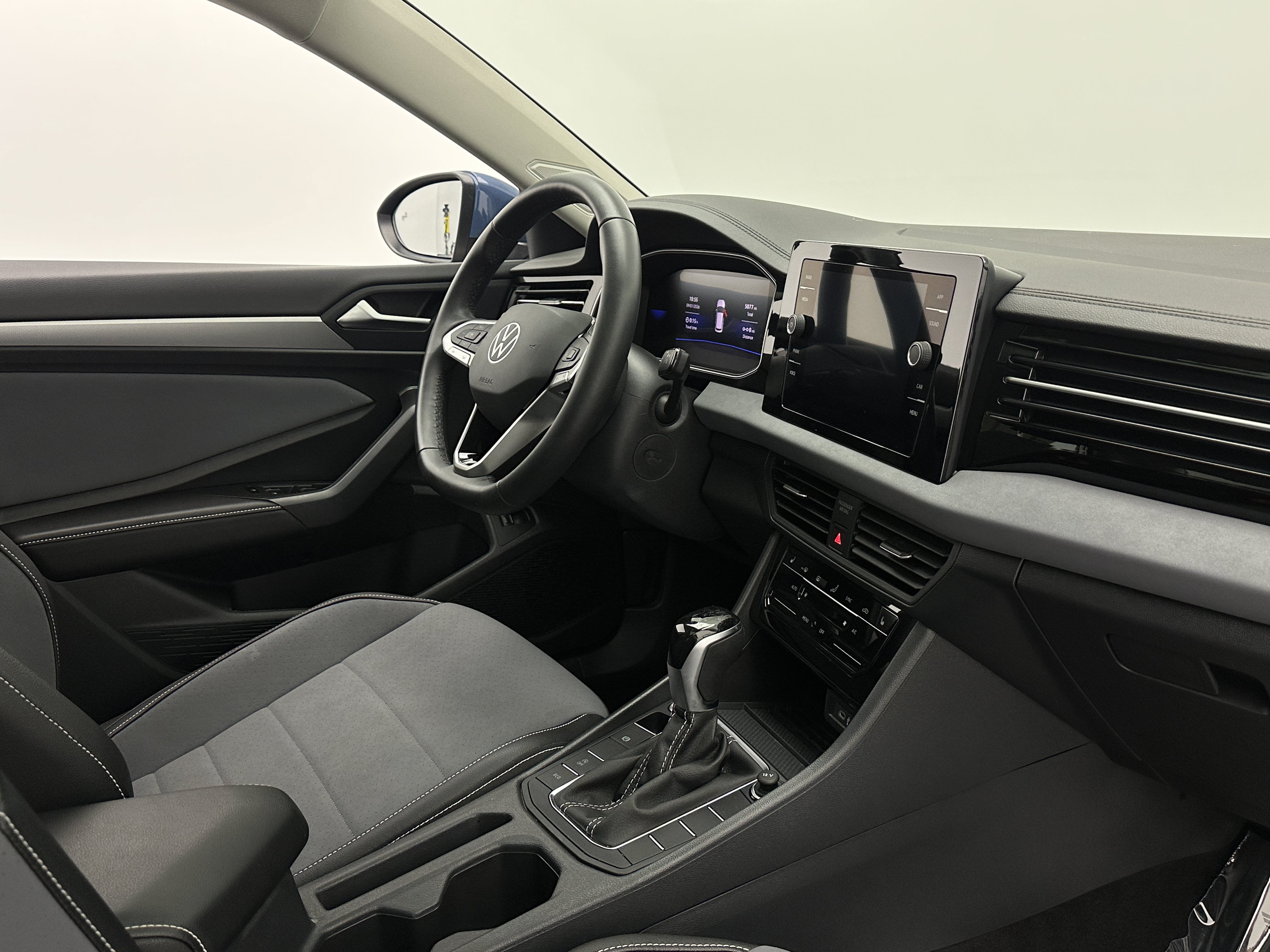Used 2026 Volkswagen Jetta SE FWD image 38