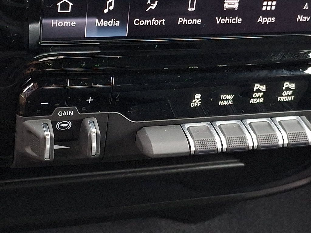 Certified 2025 RAM 2500 Big Horn AWD/4WD image 23
