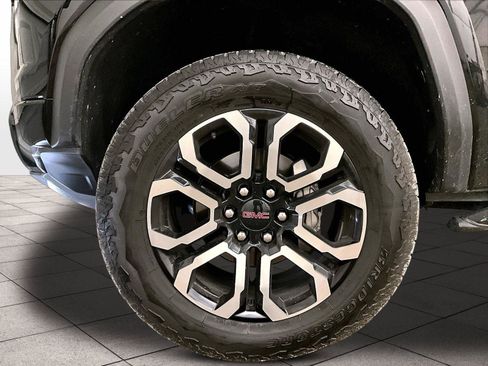 Used 2025 GMC Canyon AT4 w/ Nightfall Edition AWD/4WD image 8