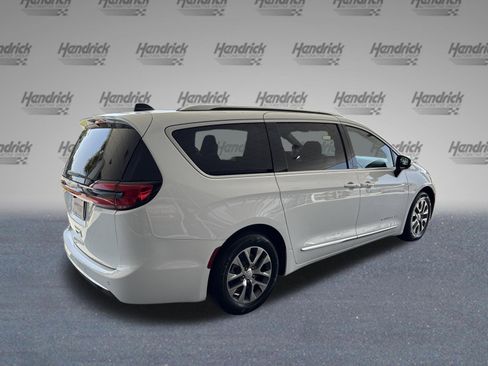 Used 2026 Chrysler Pacifica Pinnacle FWD image 9