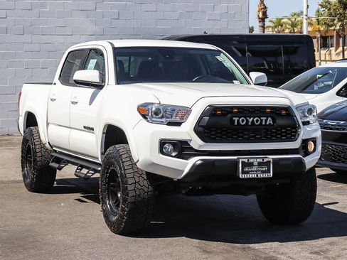 Used 2022 Toyota Tacoma SR5 w/ Black Out Package (TMS) RWD image 3