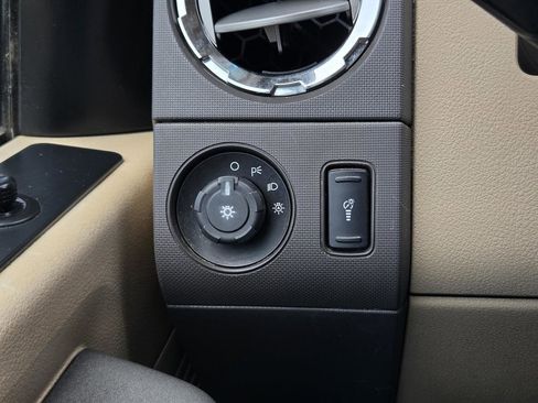 Used 2011 Ford F250 XLT w/ XLT Interior Pkg RWD image 16