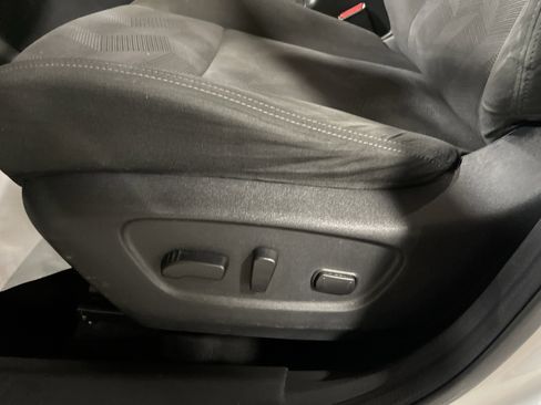 Used 2016 Nissan Rogue SV image 9