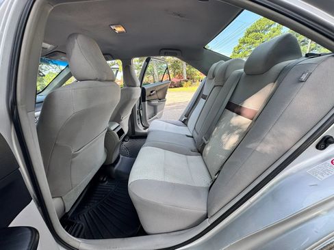 Used 2012 Toyota Camry LE FWD image 17