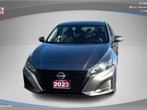 Used 2023 Nissan Altima 2.5 SV image 2