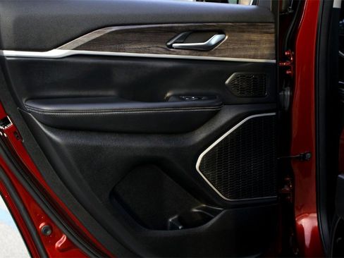 Used 2022 Jeep Grand Cherokee Limited w/ Trailer Tow Prep Group (B) image 29