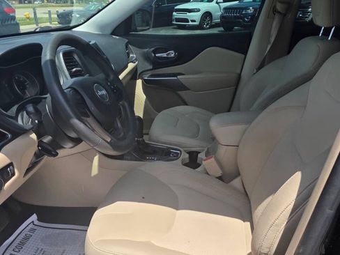 Used 2020 Jeep Cherokee Latitude w/ Safety Group AWD/4WD image 17